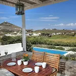 Cycladique Avec Piscine A Debordement Vue Imprenable Sur La
